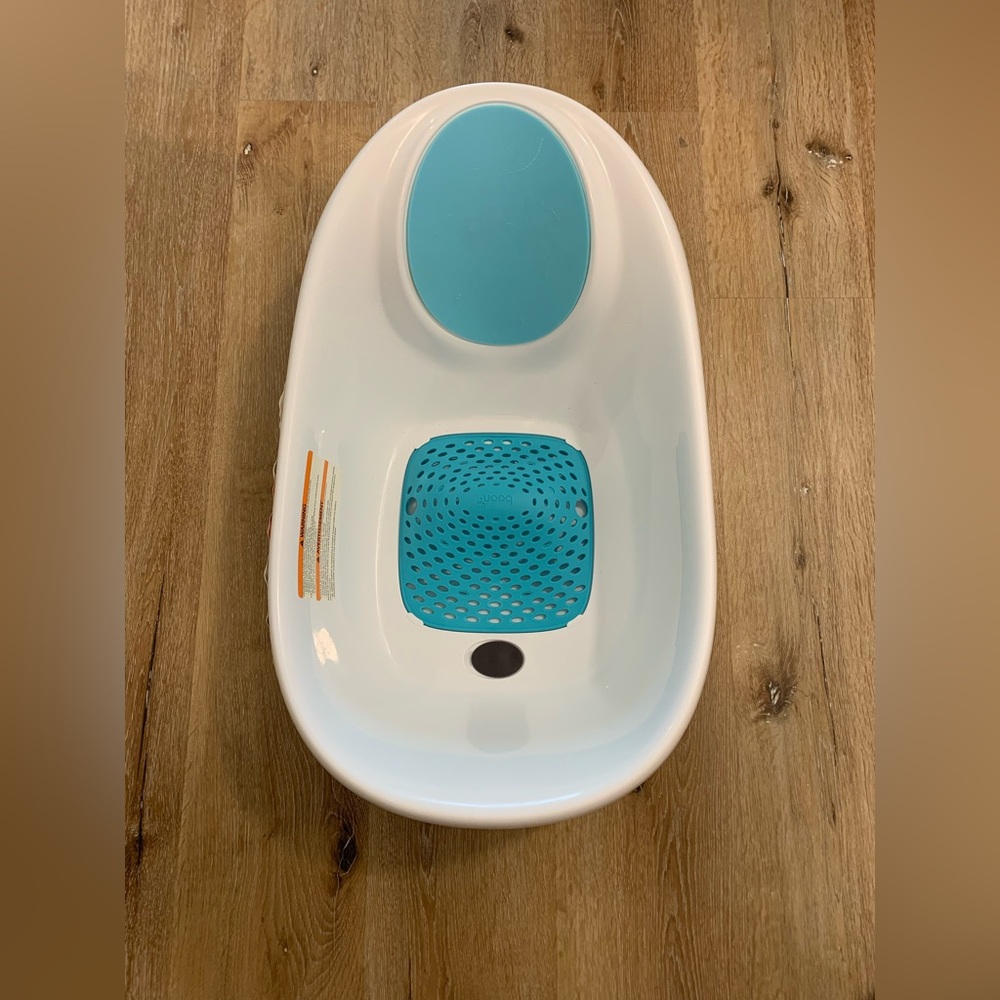 Infant Bath Tub with Aqua Accents Brand is Boon